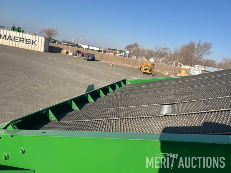 john-deere-561m-image-52