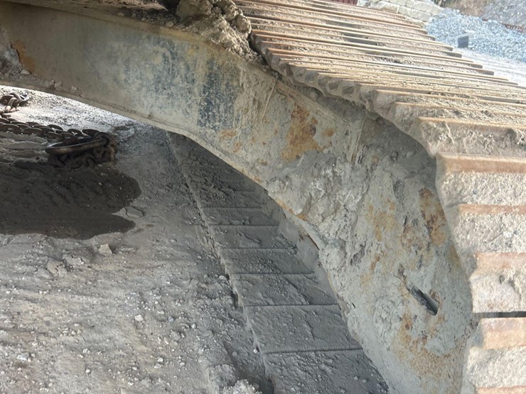 deere-240d-lc-image-33