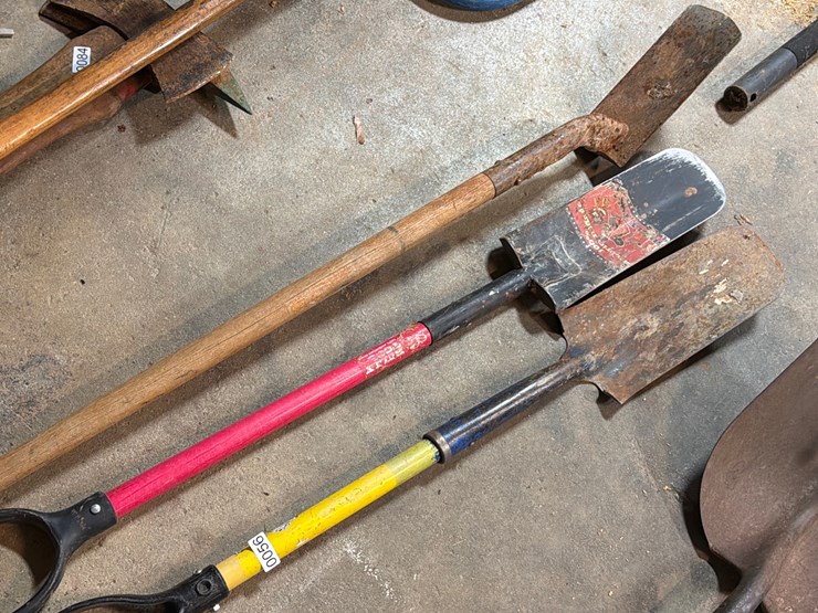 #56-•-(3)-spade-shovels-image-3