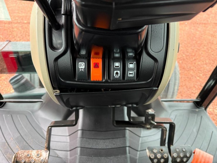 massey-ferguson-4707-image-54