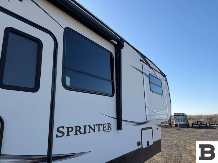 2018-keystone-sprinter-5th-wheel-trailer-image-35