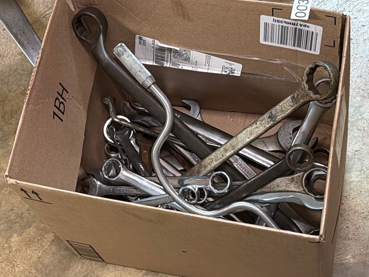 #39-•-lot-of-various-wrenches-image-1