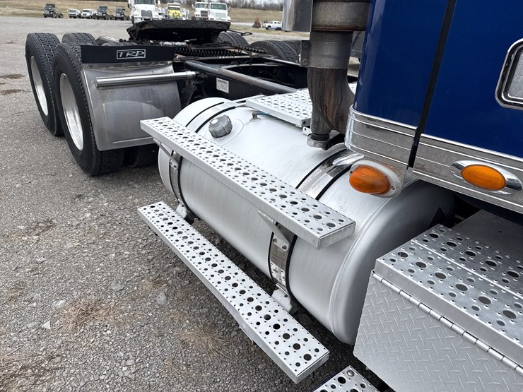 #30930-•-2012-freightliner-coronado-tandem-axle-truck-tract-image-15