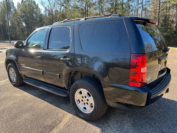 2011-chevrolet-tahoe-image-2