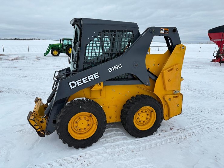 2018-deere-318g-image-1