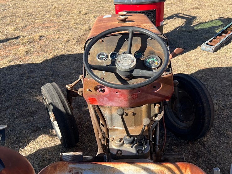 massey-ferguson-235-image-3