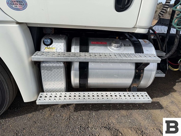 2017-freightliner-cascadia-125-image-10