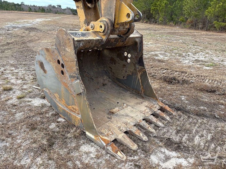 2017-caterpillar-336f-image-7