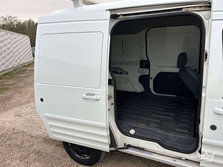 2013-ford-transit-connect-image-18