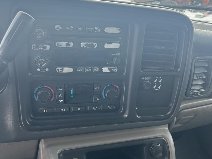 2003-chevrolet-suburban-2500-image-9