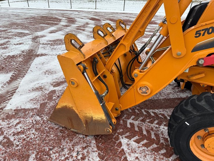 2011-case-570m-xt-image-30