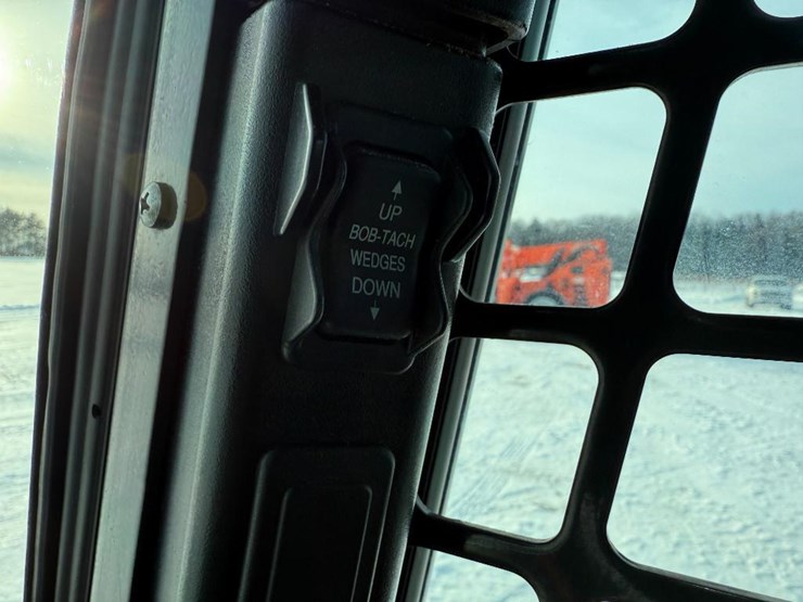 2020-bobcat-s450-image-39