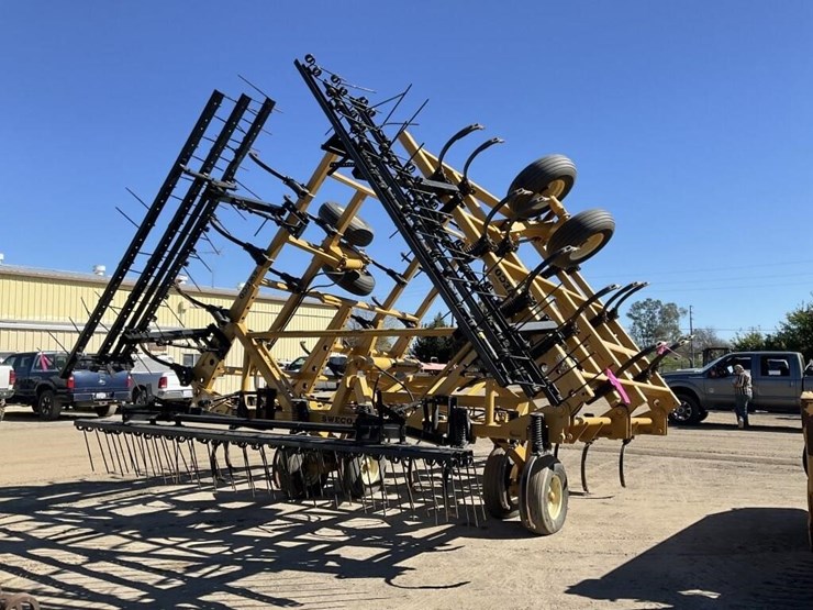 sweco-36'-fold-up-field-cultivator-image-6
