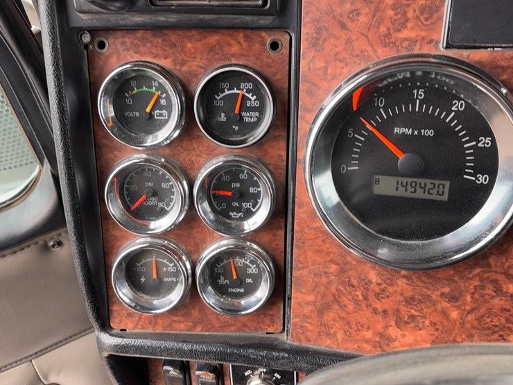 2004-kenworth-w900l-image-33