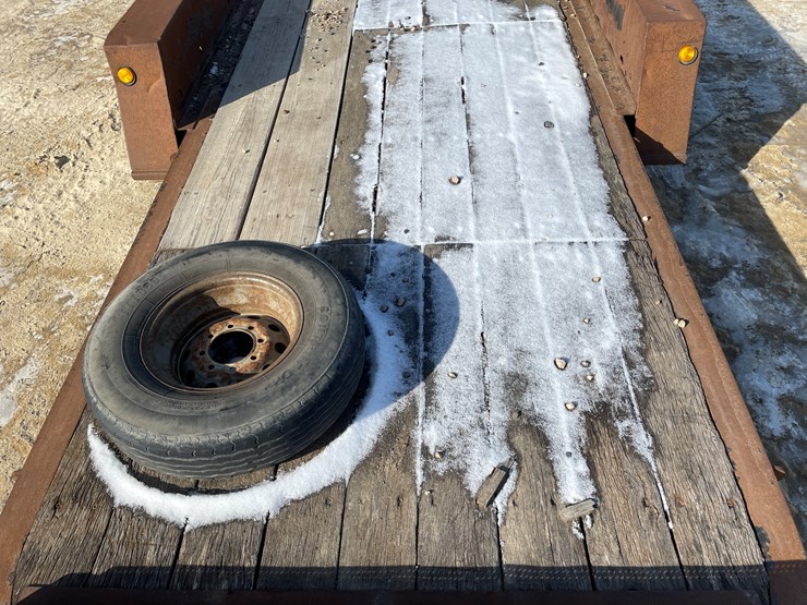 #300-•-2005-towmaster-dual-axle-trailer-(sells-with-no-title)-image-16