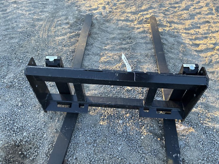 #115444-•-60"-skidsteer-mt-pallet-forks-image-6