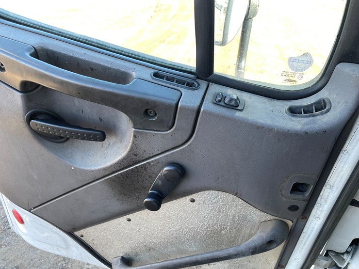 #1465-•-2013-freightliner-asphalt-truck-(has-mn-title)-image-70