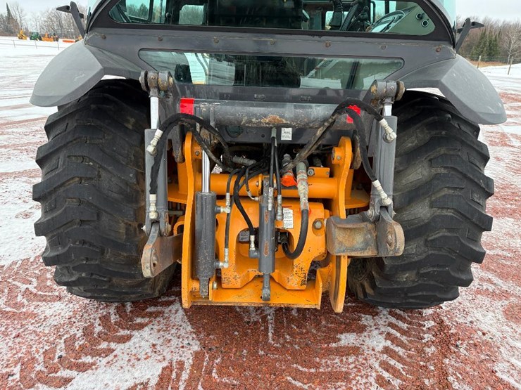 2011-case-570m-xt-image-24