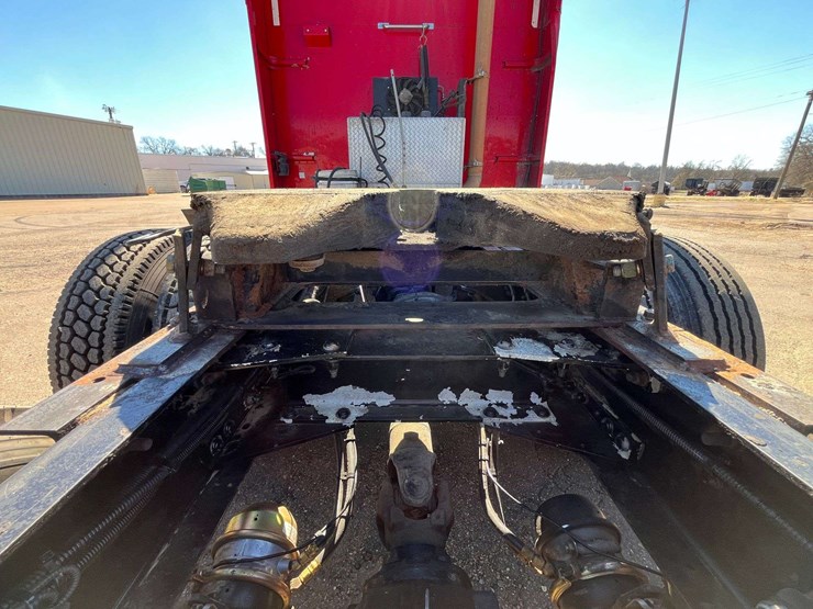 2012-peterbilt-386-image-10