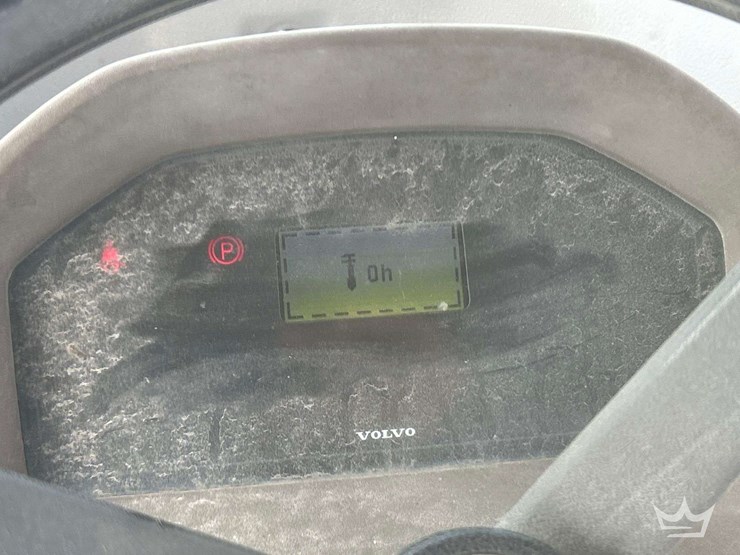 2013-volvo-bl70b-image-25