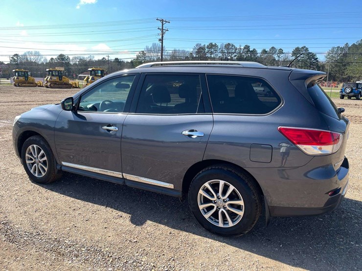 2013-nissan-pathfinder-image-2