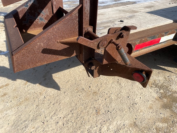 #300-•-2005-towmaster-dual-axle-trailer-(sells-with-no-title)-image-25