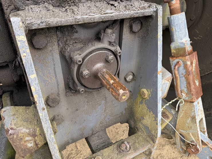 new-holland-tm135-image-8