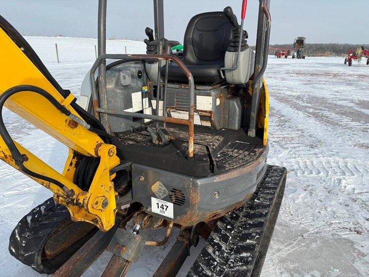 new-holland-e27sr-image-26