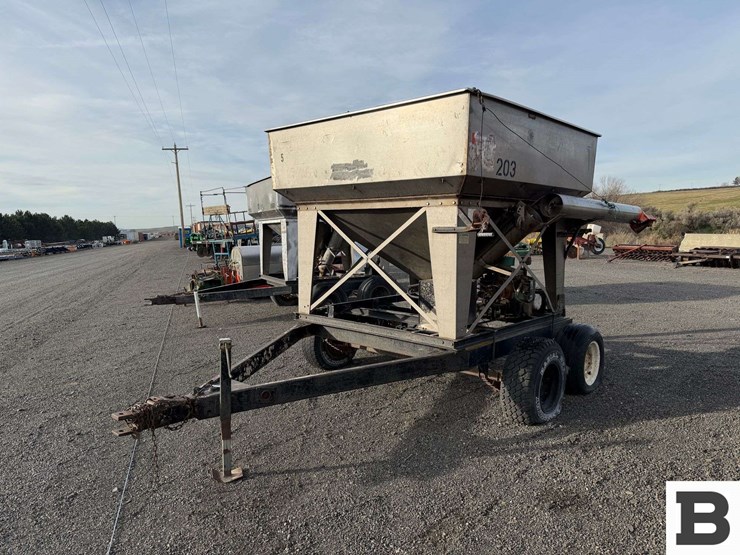 willmar-seed-tender-trailer-image-1