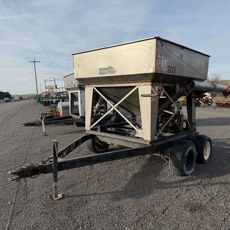 Willmar Seed Tender Trailer