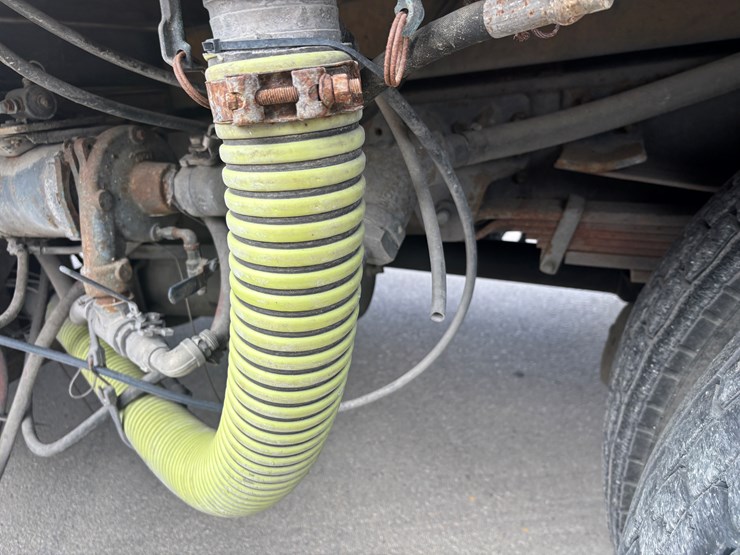 2005-gmc-t7500-image-71