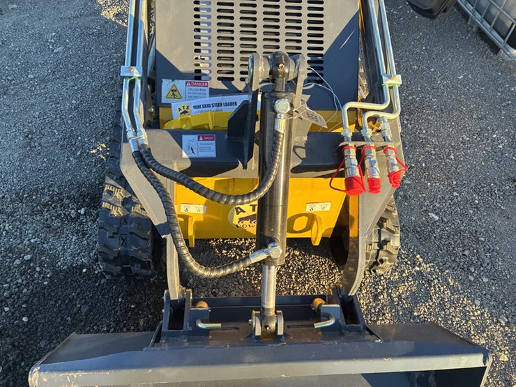 #115381-•-mini-skidsteer-ldr-image-4