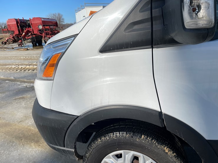 2019-ford-transit-image-31