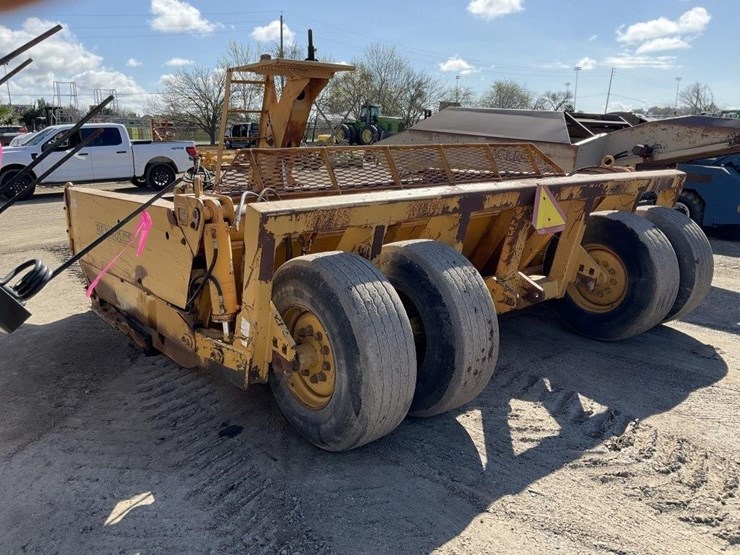 reynolds-15.5r-15-yd-carry-all-eject-scraper-image-2