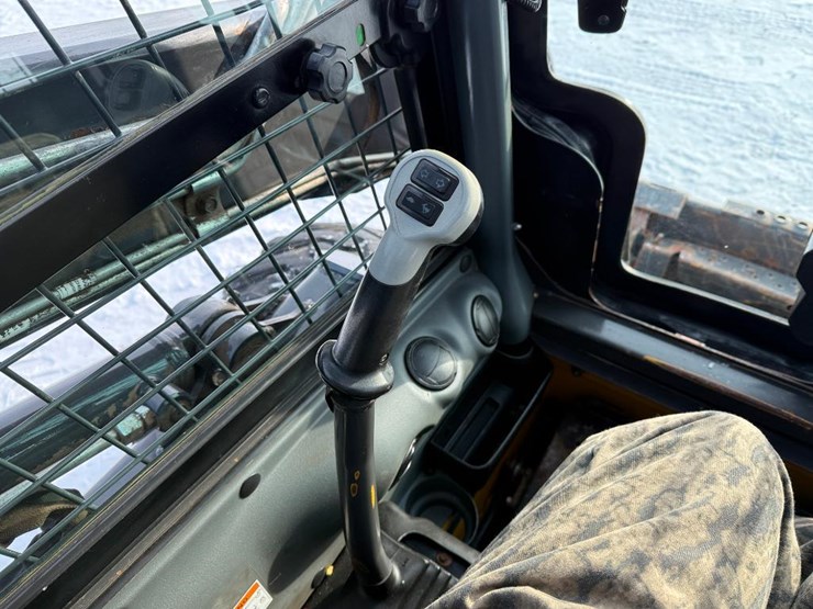 new-holland-l218-image-29