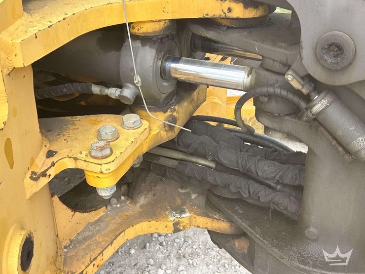 2013-volvo-bl70b-image-14