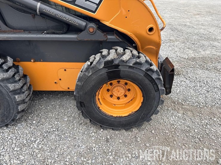 2012-case-sv300-image-26