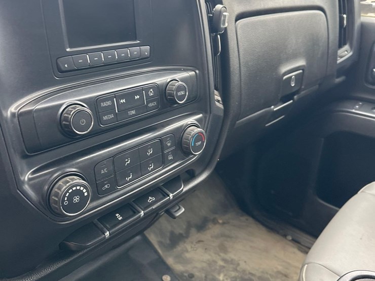 2016-chevrolet-3500hd-image-15