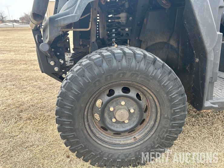 2022-john-deere-gator-image-12