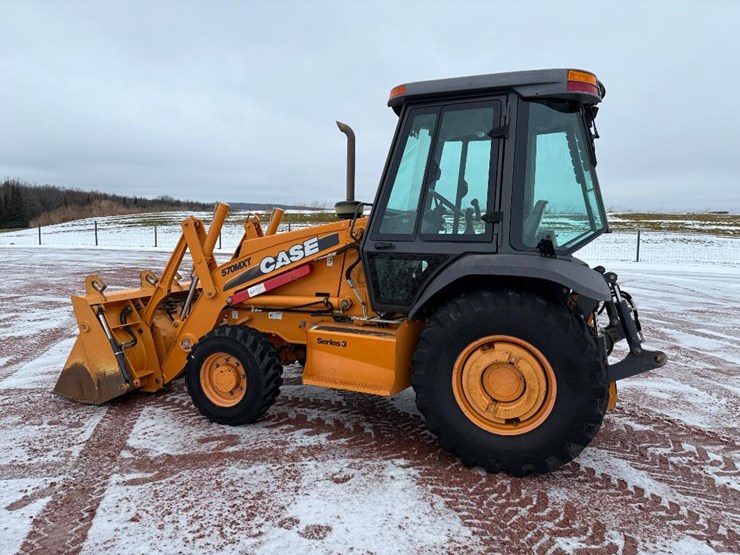 2011-case-570m-xt-image-6