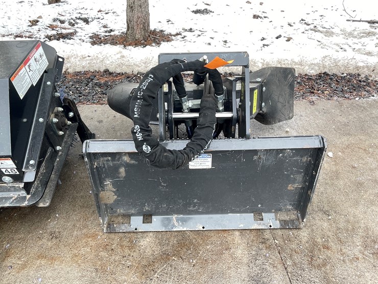 #4902-•-stumper-240-mini-skid-steer-mount-stump-grinder-image-3