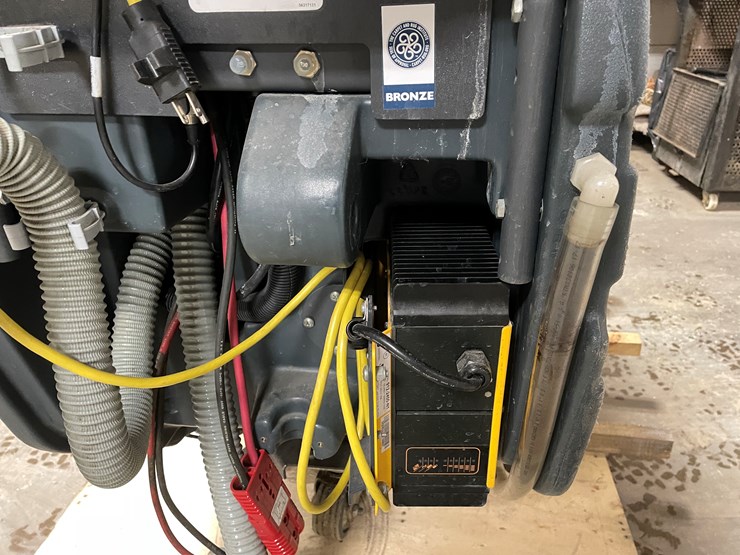 #304-•-advance-aqua-plus-carpet-extractor-image-13