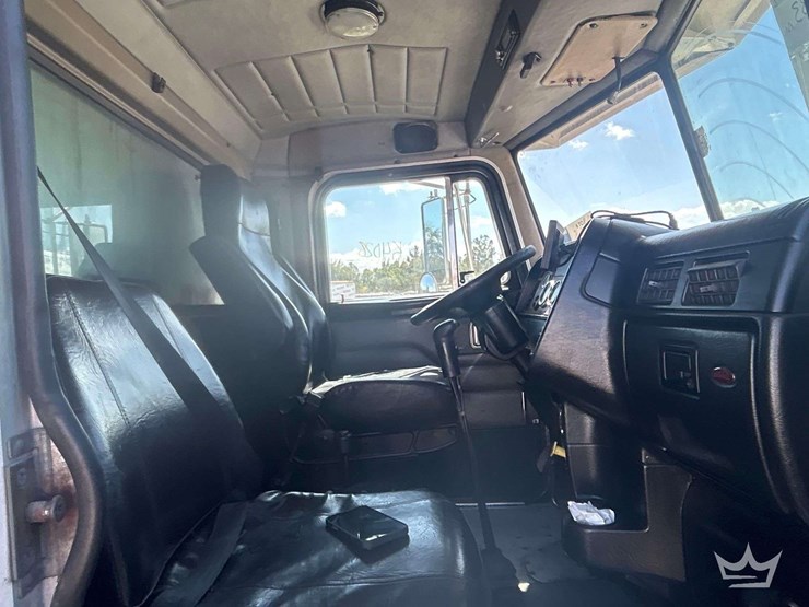 2005-peterbilt-357-image-36