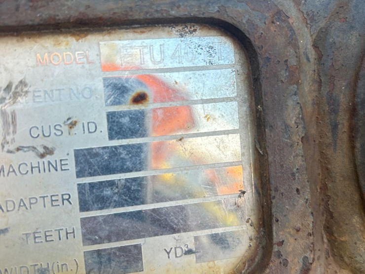 2016-volvo-ecr235el-image-22