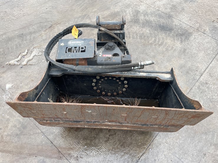 #165-•-cmp-36"-excavator-angle-bucket-image-2