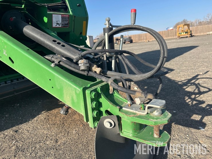 john-deere-561m-image-15