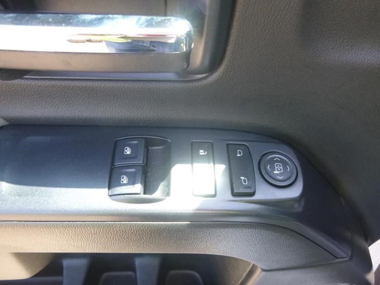 2023-chevrolet-silverado-5500hd-image-17