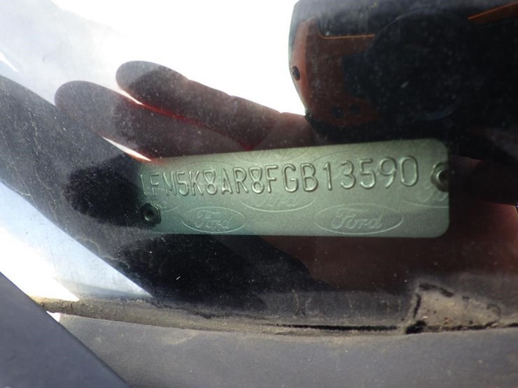 2015-ford-explorer-image-15