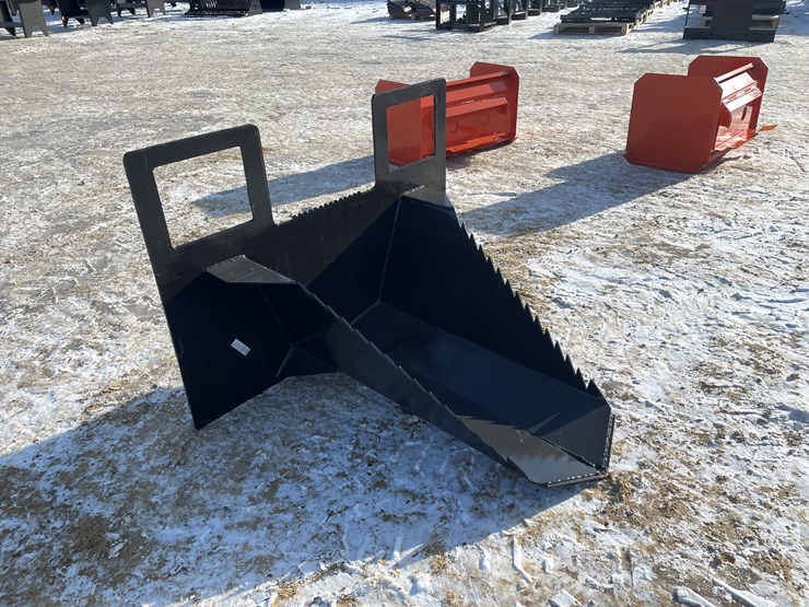 #2507-•-new-kc-40"-skid-steer-spade-bucket-image-3