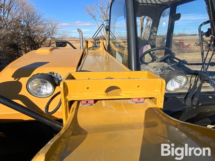 2009-caterpillar-th406-image-12